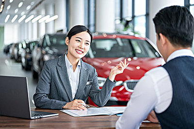汽車(chē)銷(xiāo)售的藝術(shù) 策略與客戶關(guān)系管理