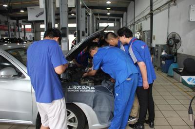 聯(lián)合走訪實(shí)踐點(diǎn) 不畏酷暑進(jìn)車(chē)間，探索汽車(chē)銷(xiāo)售新路徑